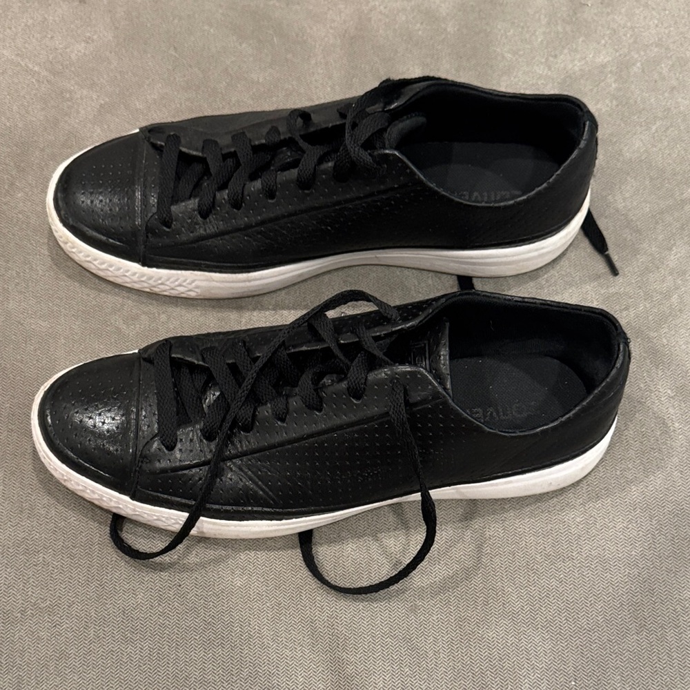 Converse Black and White Men's Sneakers (men’s 10)